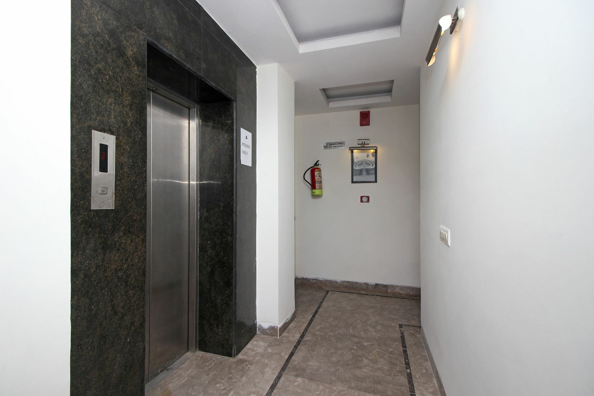 Oyo 9030 Hotel Delhi Airport Plaza Új-Delhi Kültér fotó