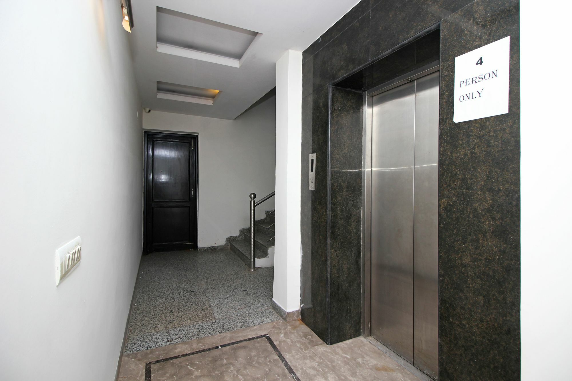Oyo 9030 Hotel Delhi Airport Plaza Új-Delhi Kültér fotó